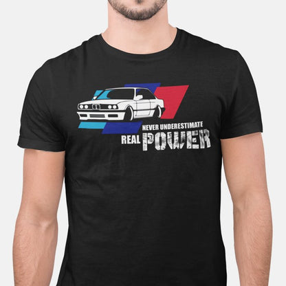 Ne sous-estimez jamais la vraie puissance BMW T-shirt unisexe